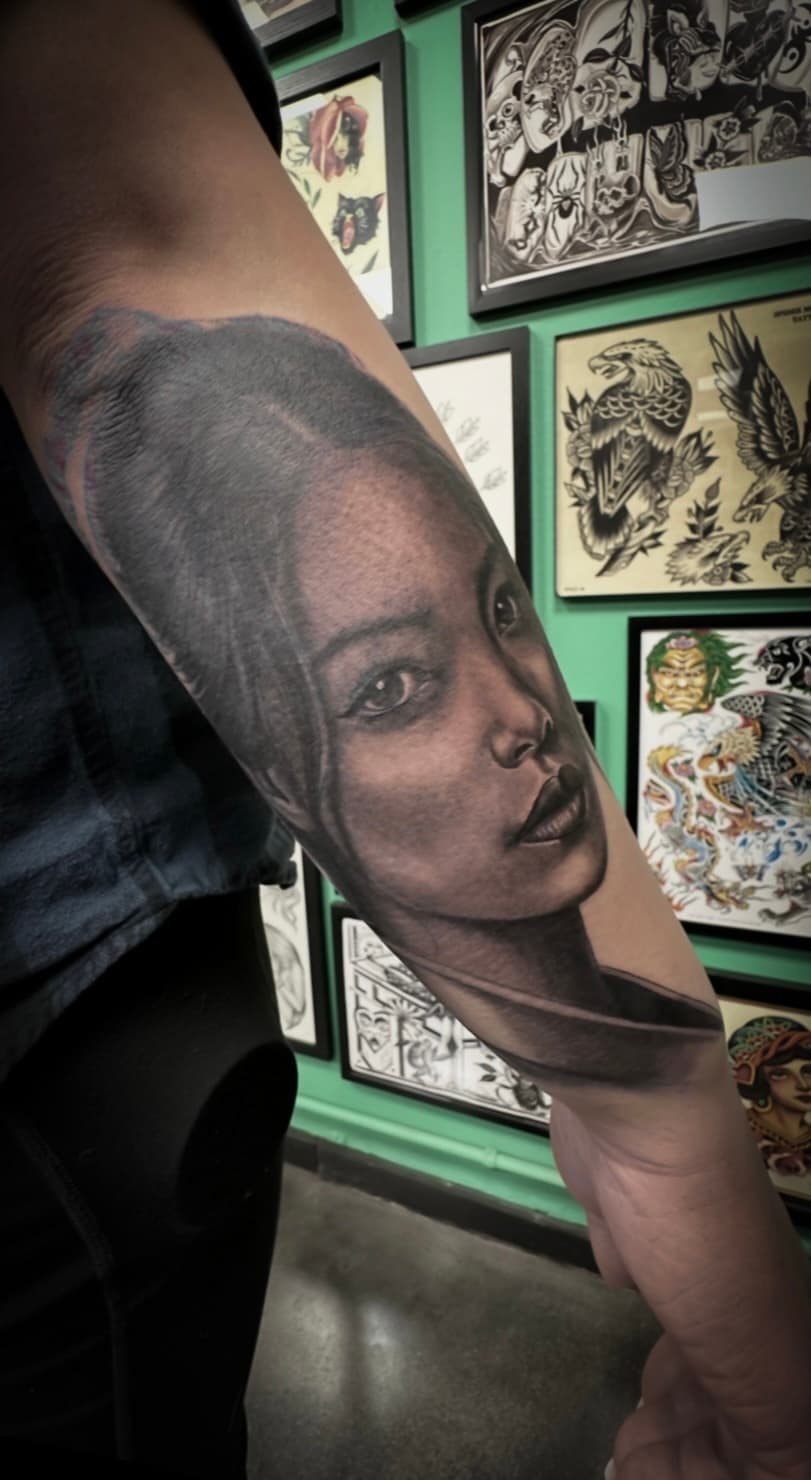 Crisbe tattoo work